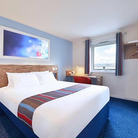 Travelodge London Raynes Park Zewnętrze zdjęcie