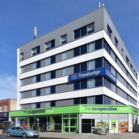 Travelodge London Raynes Park Zewnętrze zdjęcie
