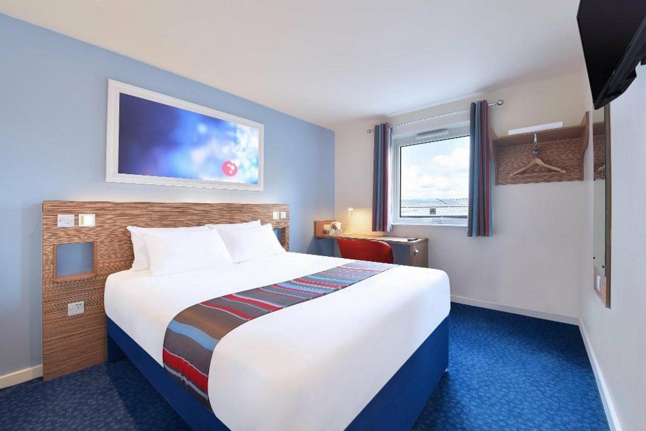 Travelodge London Raynes Park Zewnętrze zdjęcie