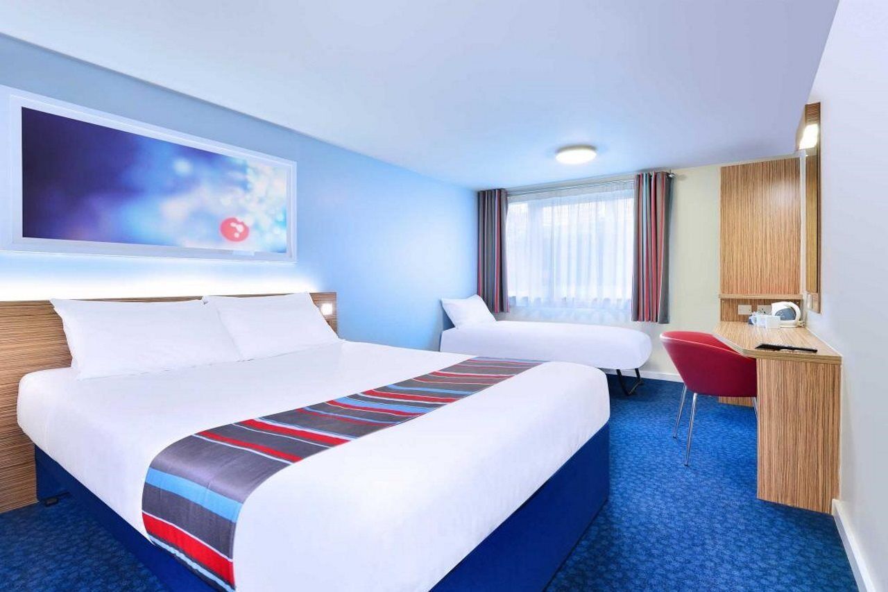 Travelodge London Raynes Park Zewnętrze zdjęcie
